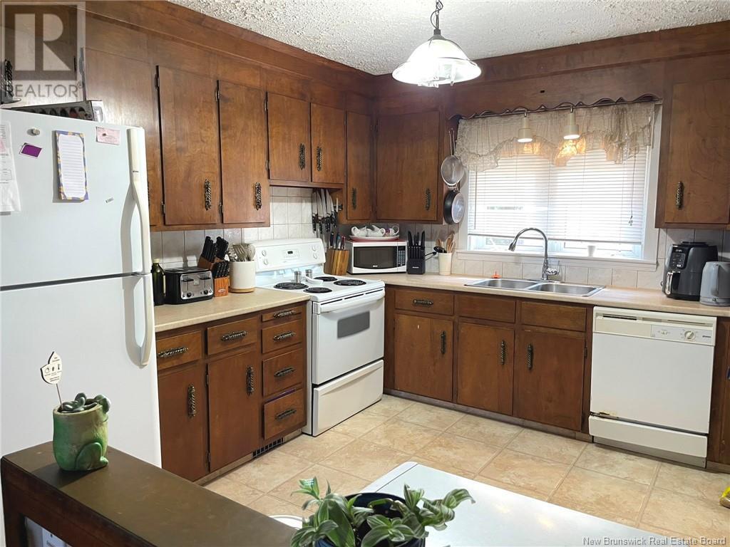 633 Acadie Avenue, Dieppe, New Brunswick  E1A 6G5 - Photo 2 - NB123404