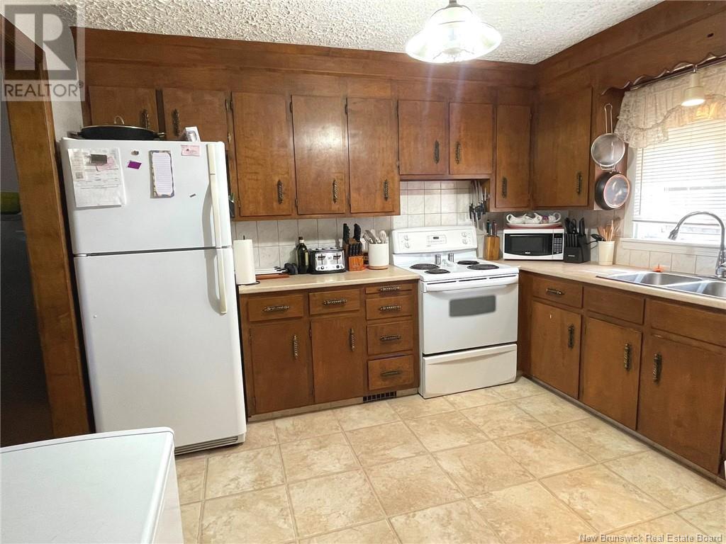 633 Acadie Avenue, Dieppe, New Brunswick  E1A 6G5 - Photo 3 - NB123404