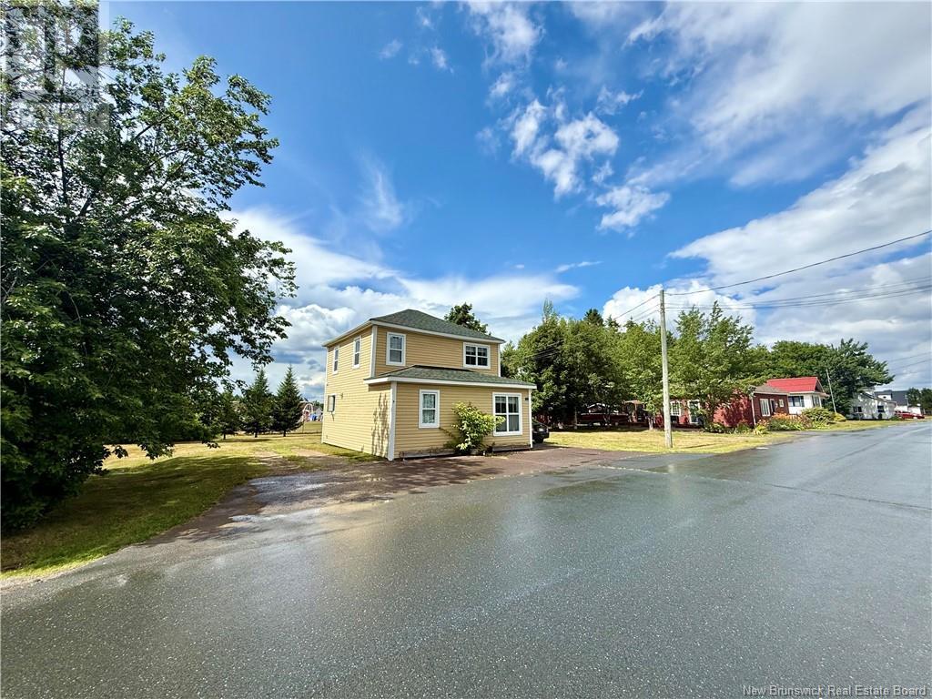 31 Bellevue Street, Saint-Louis-De-Kent, New Brunswick  E4X 1B3 - Photo 3 - NB123311