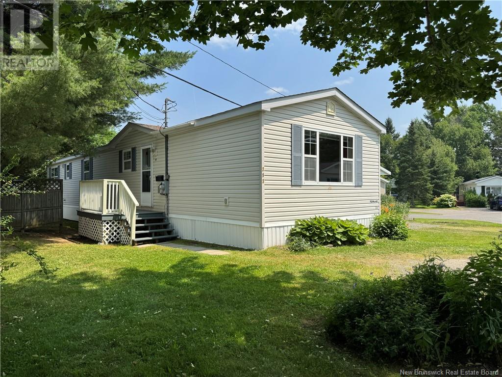 293 Magnolia Lane, Fredericton, New Brunswick  E3B 7P5 - Photo 2 - NB122367