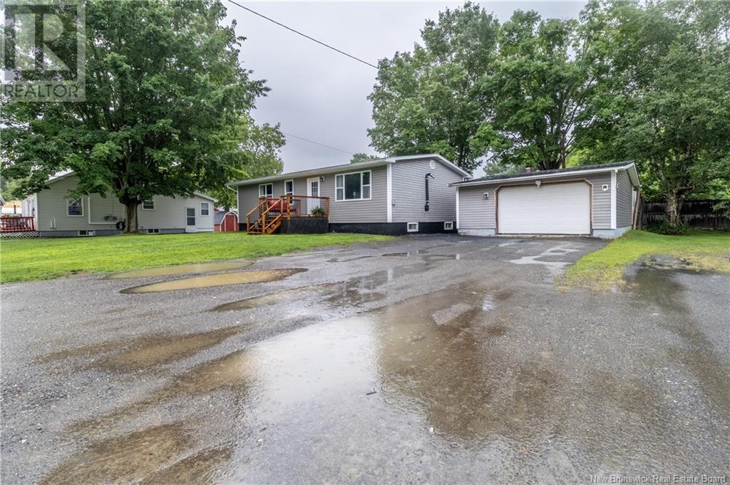 121 Wentworth Street, Woodstock, New Brunswick  E7M 2Z4 - Photo 2 - NB123762