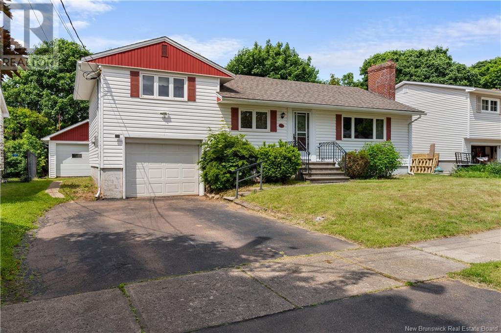 94 Hedgewood, Moncton, New Brunswick  E1E 2W5 - Photo 1 - NB123822