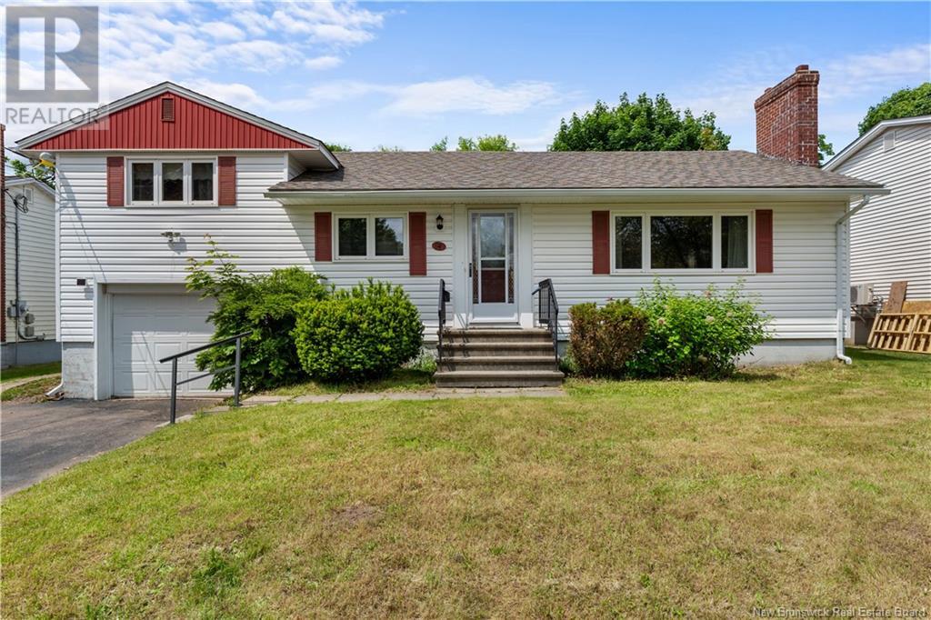 94 Hedgewood, Moncton, New Brunswick  E1E 2W5 - Photo 2 - NB123822