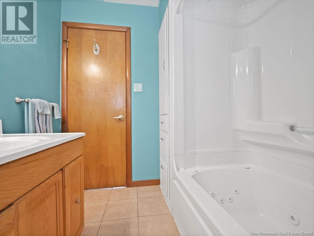94 Hedgewood, Moncton, New Brunswick  E1E 2W5 - Photo 22 - NB123822