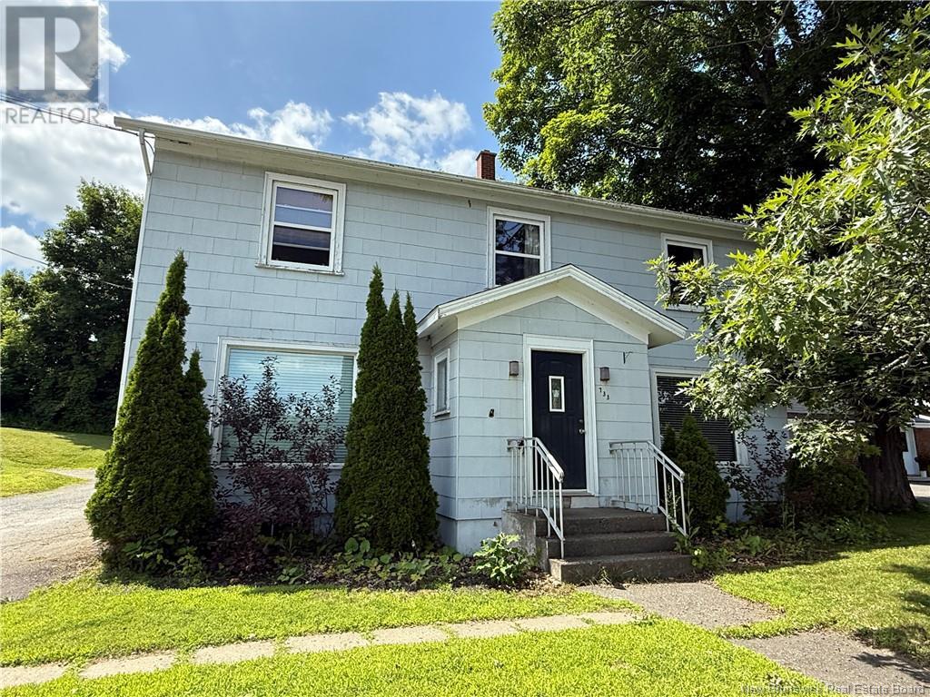 733 Main Street, Woodstock, New Brunswick  E7M 2E6 - Photo 2 - NB123874