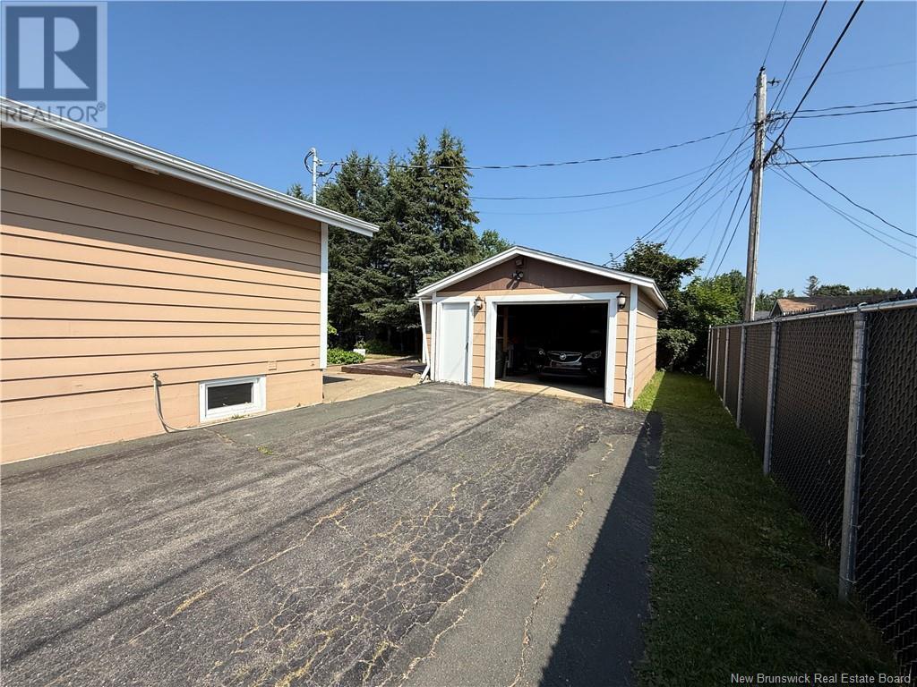 990 Edgewood, Bathurst, New Brunswick  E2A 3T3 - Photo 3 - NB123960