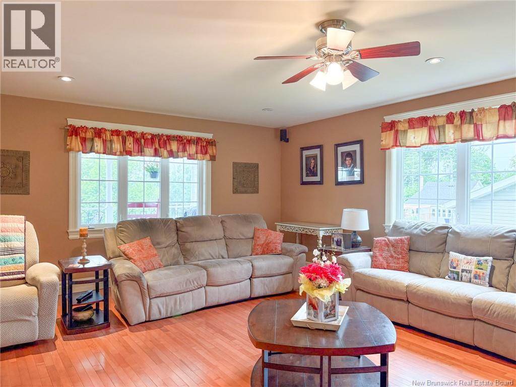 21 Hillcrest Avenue, Hartland, New Brunswick  E7P 1M7 - Photo 9 - NB123999