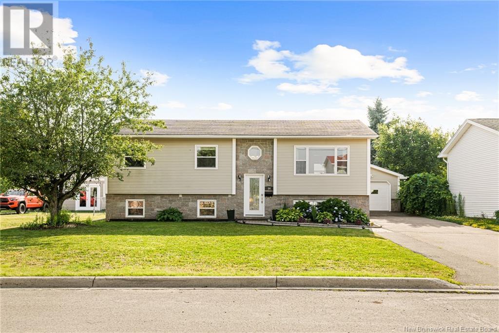 54 Castle, Moncton, New Brunswick  E1A 6M1 - Photo 2 - NB123930