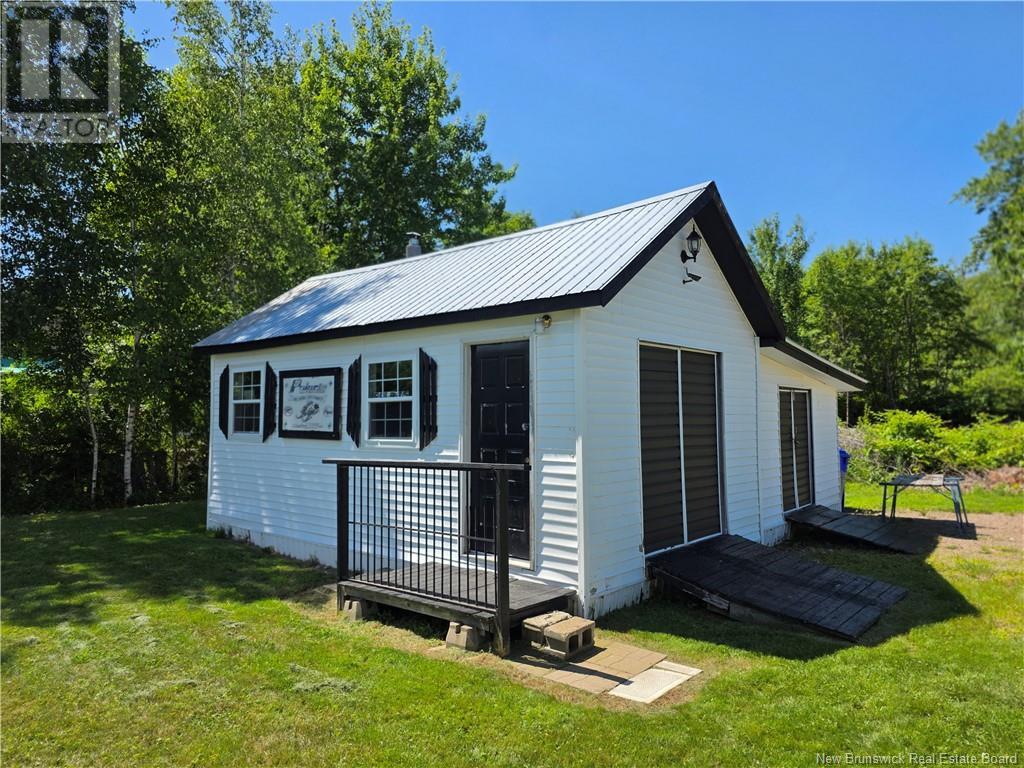 63 First Avenue, Mcadam, New Brunswick  E6J 1S7 - Photo 8 - NB124024