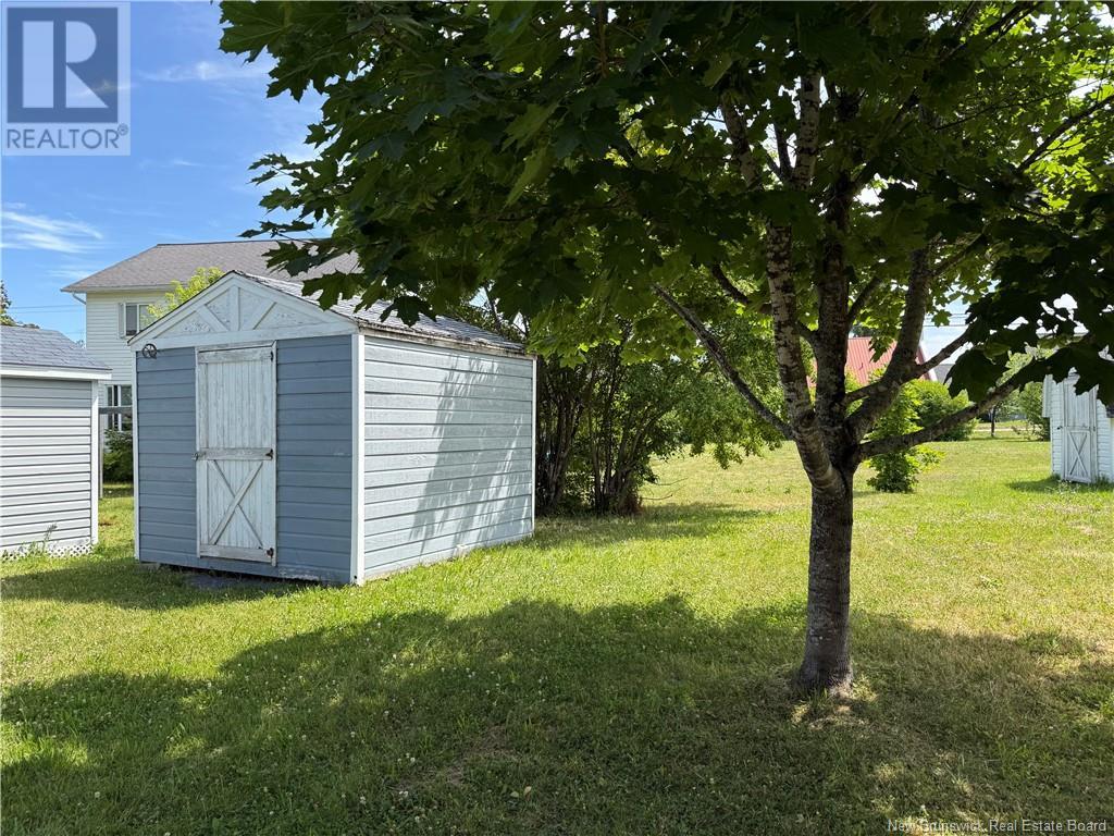 1085 Westbrook Court, Bathurst, New Brunswick  E2A 4X1 - Photo 3 - NB124035