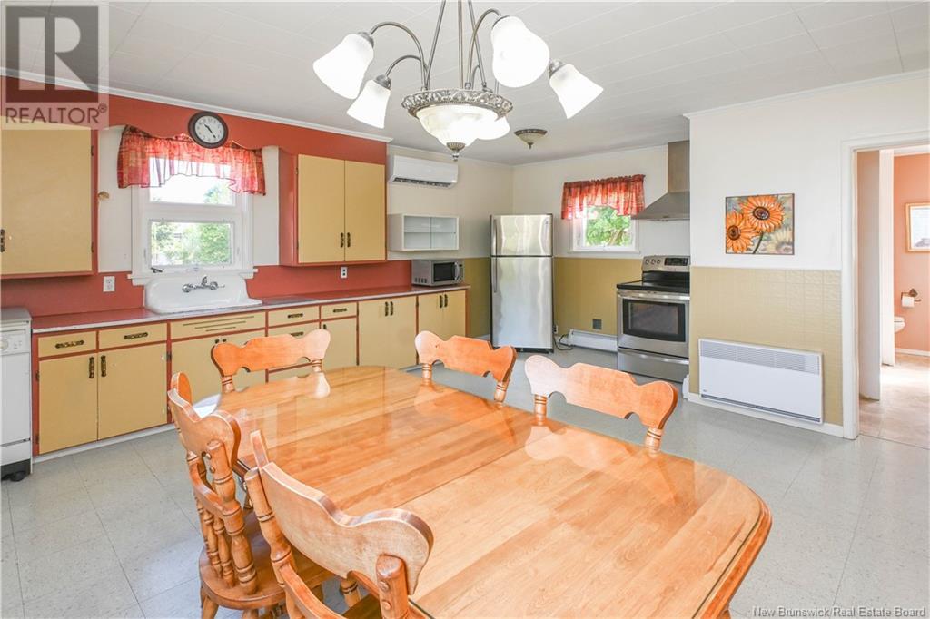 351 Saint-Pierre E. Boulevard, Caraquet, New Brunswick  E1W 1B4 - Photo 12 - NB124098
