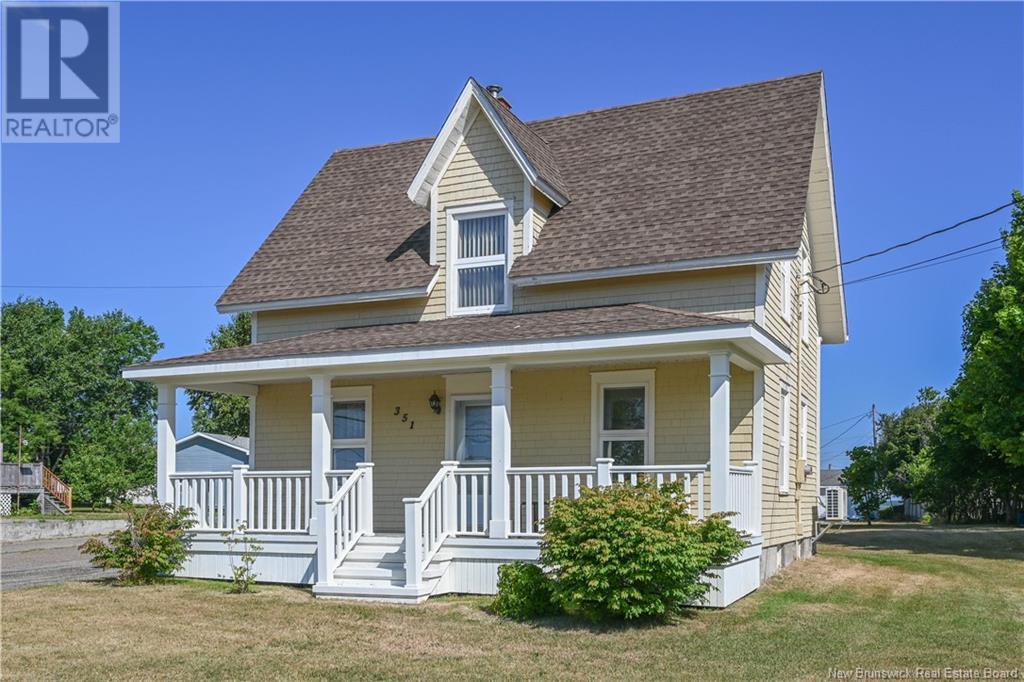 351 Saint-Pierre E. Boulevard, Caraquet, New Brunswick  E1W 1B4 - Photo 2 - NB124098