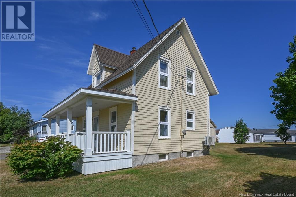 351 Saint-Pierre E. Boulevard, Caraquet, New Brunswick  E1W 1B4 - Photo 3 - NB124098