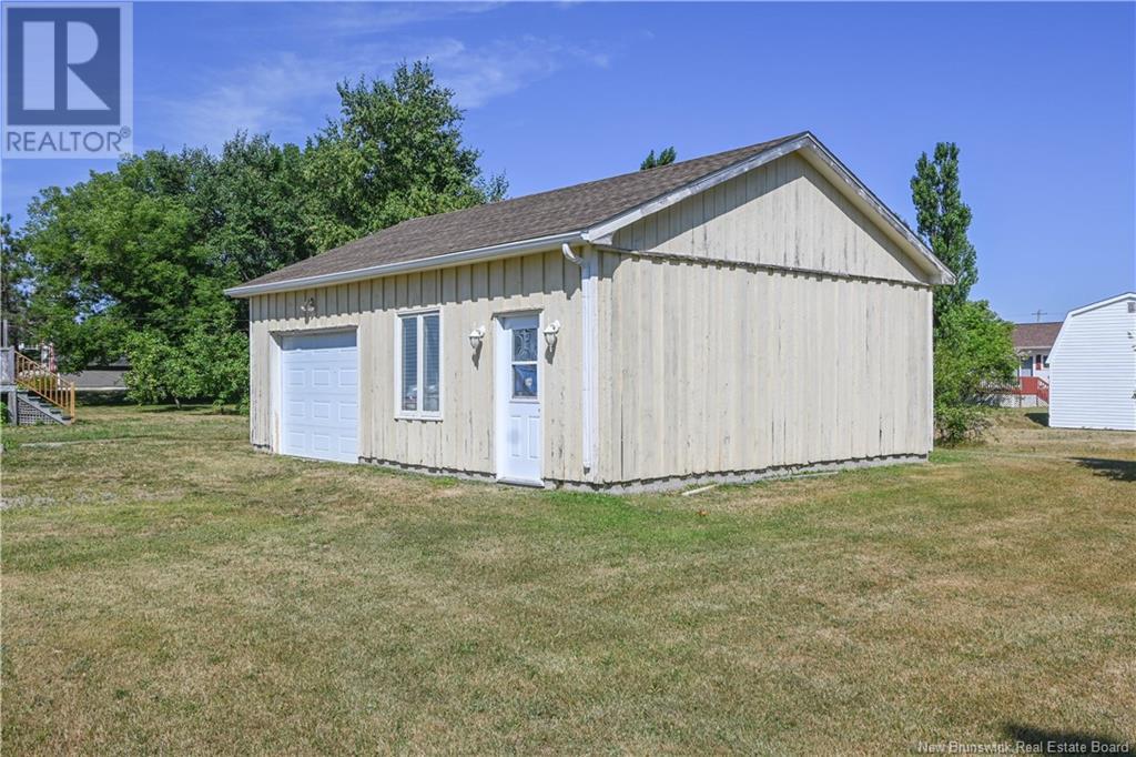 351 Saint-Pierre E. Boulevard, Caraquet, New Brunswick  E1W 1B4 - Photo 33 - NB124098
