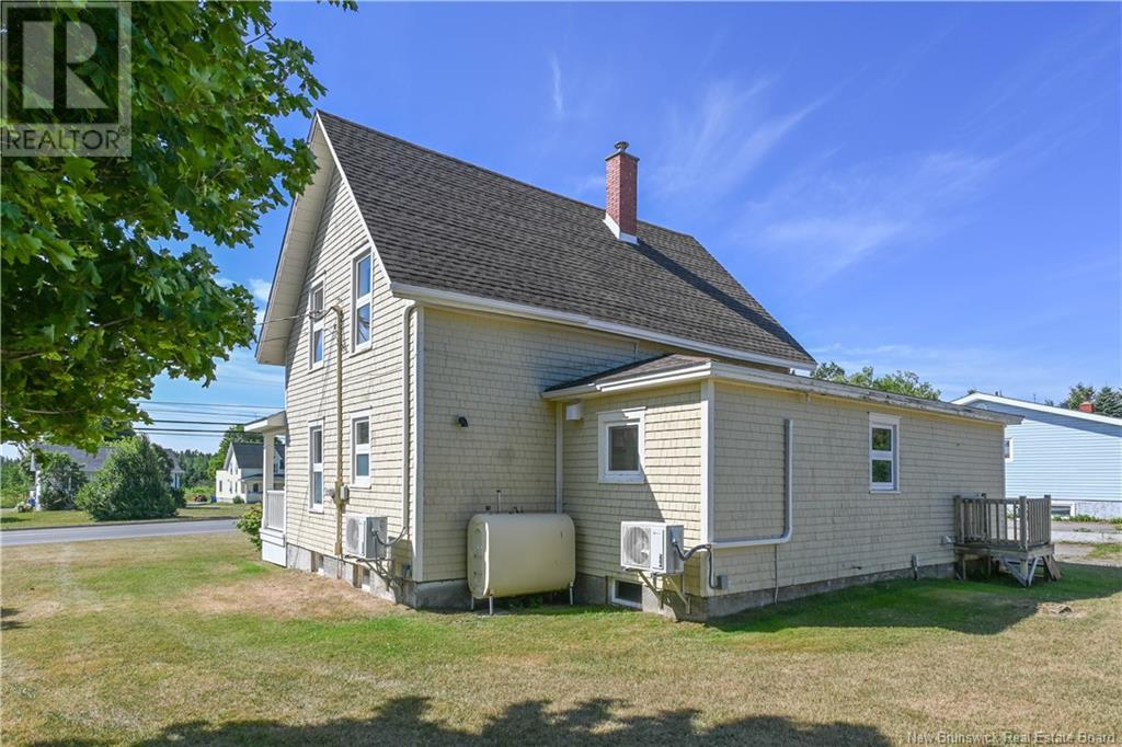 351 Saint-Pierre E. Boulevard, Caraquet, New Brunswick  E1W 1B4 - Photo 4 - NB124098