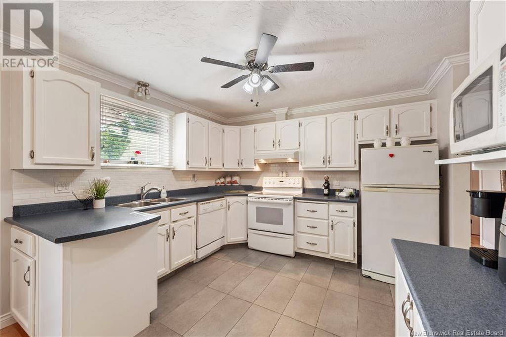 75 Candlewood Drive, Moncton, New Brunswick  E1G 2L8 - Photo 3 - NB124088