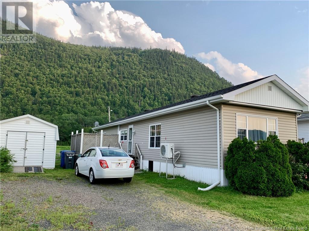 12 Mountain View, Campbellton, New Brunswick  E3N 3K9 - Photo 1 - NB124082