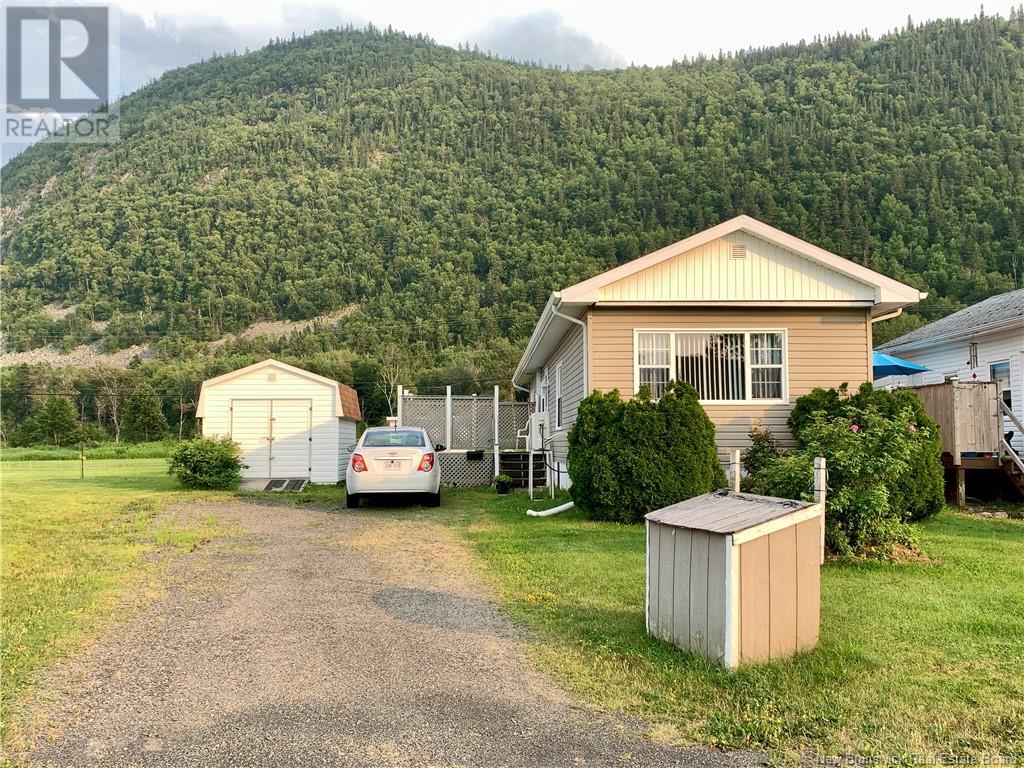 12 Mountain View, Campbellton, New Brunswick  E3N 3K9 - Photo 2 - NB124082