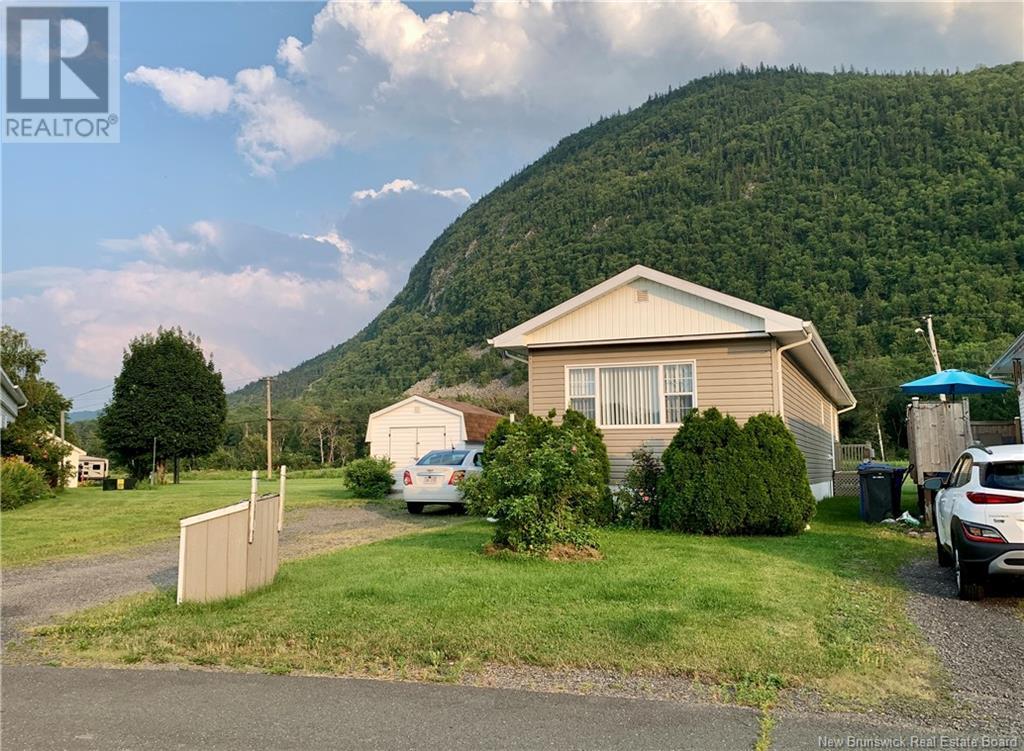 12 Mountain View, Campbellton, New Brunswick  E3N 3K9 - Photo 3 - NB124082