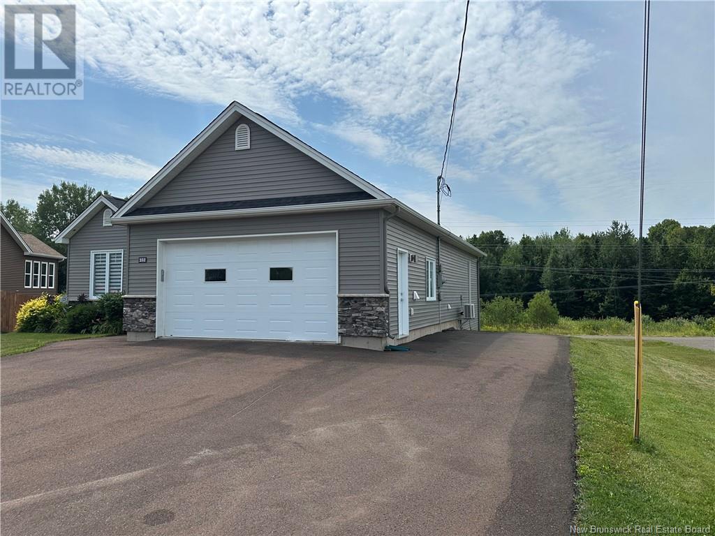 252 Lady Russell Street, Moncton, New Brunswick  E1E 0G1 - Photo 3 - NB122939