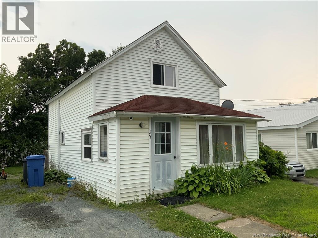 123 St. James Street, Woodstock, New Brunswick  E7M 2T3 - Photo 2 - NB124190