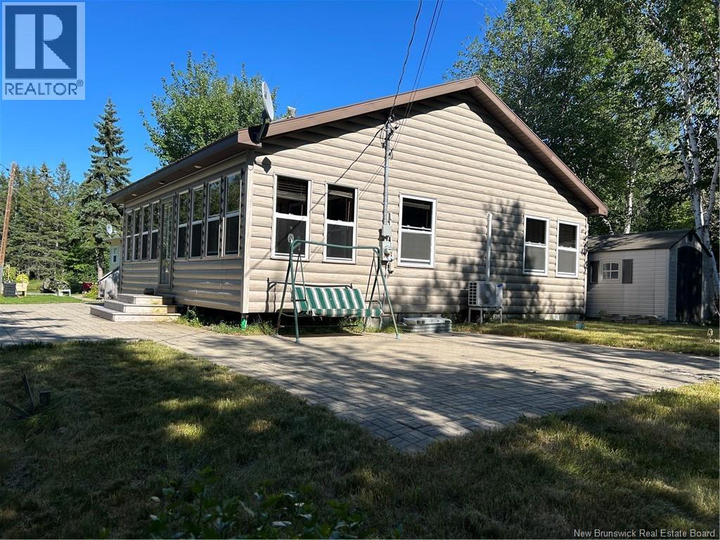 60 Rue Pinet, Caraquet, New Brunswick  E1W 1A1 - Photo 2 - NB124311