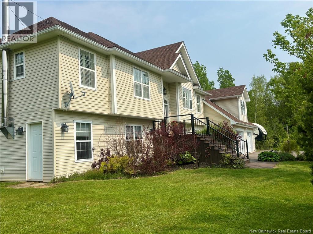 21 Rogers, Berry Mills, New Brunswick  E1G 2N2 - Photo 2 - NB124176