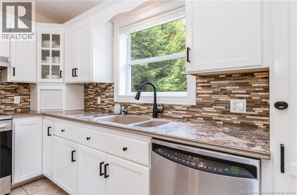 166 Rolling Hill, Fredericton, New Brunswick  E3A 9V5 - Photo 12 - NB124348