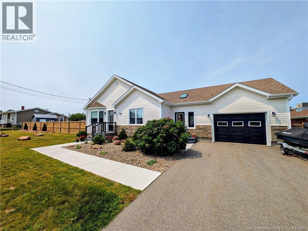 259 Rue Savard, Caraquet, New Brunswick  E1W 1A6 - Photo 1 - NB124318