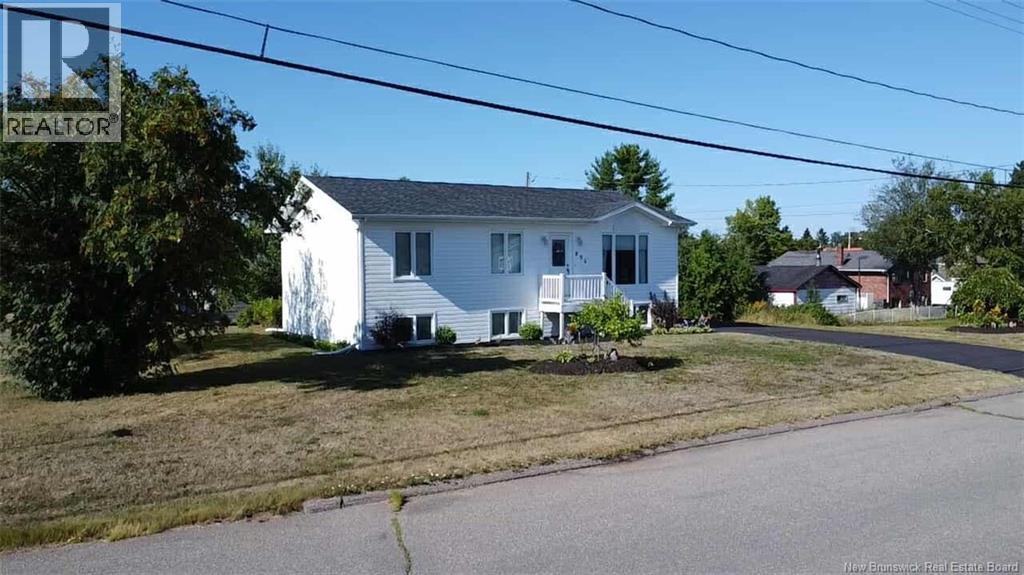 894 Poirier, Bathurst, New Brunswick  E2A 2T8 - Photo 3 - NB124380