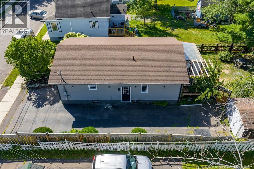 98 Cedar Street, Moncton, New Brunswick  E1C 7L4 - Photo 2 - NB124344