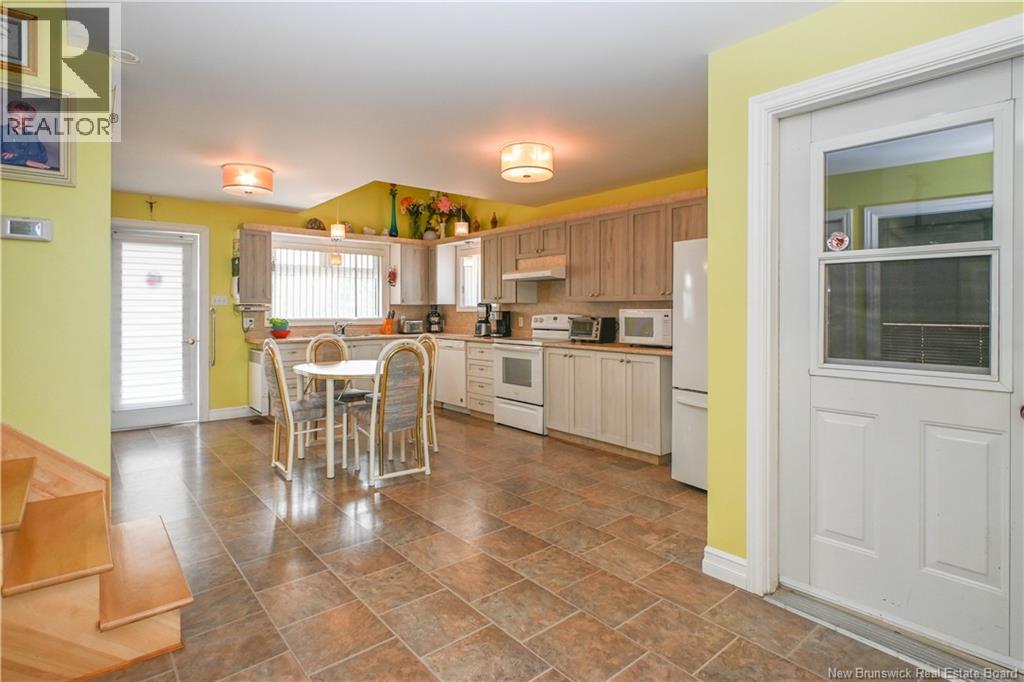 171 Saint-Pierre E Boulevard, Caraquet, New Brunswick  E1W 1B1 - Photo 11 - NB124688