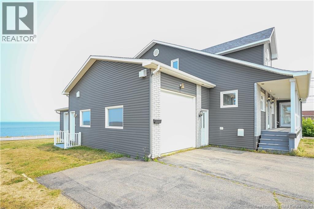 171 Saint-Pierre E Boulevard, Caraquet, New Brunswick  E1W 1B1 - Photo 3 - NB124688