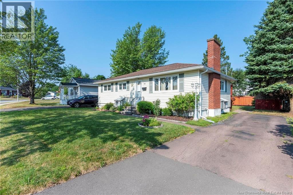 68 Birchmount Drive, Moncton, New Brunswick  E1C 8E4 - Photo 2 - NB124744