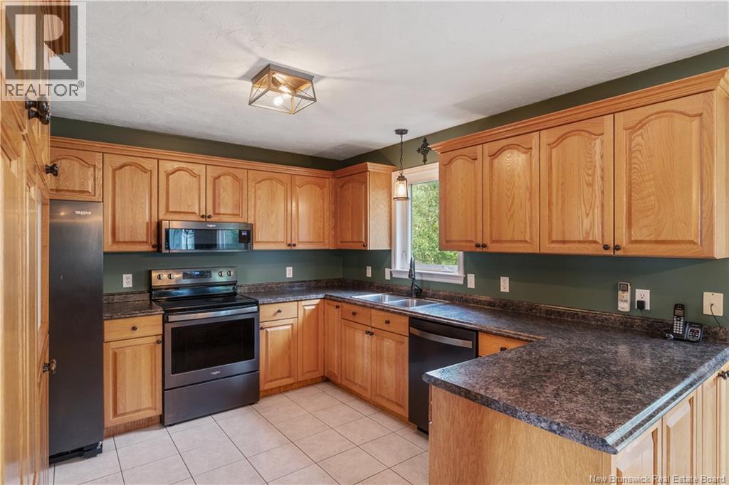 524 Alphee, Dieppe, New Brunswick  E1A 6W6 - Photo 4 - NB124956