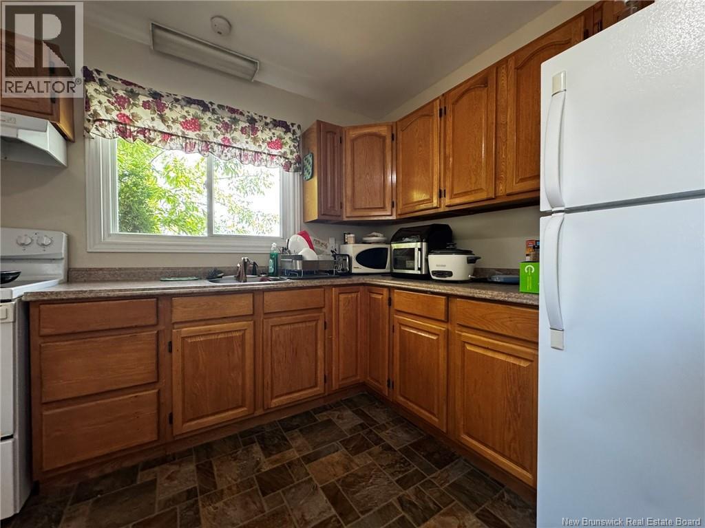 305 Beaumont Avenue, Miramichi, New Brunswick  E1V 1E4 - Photo 2 - NB124971