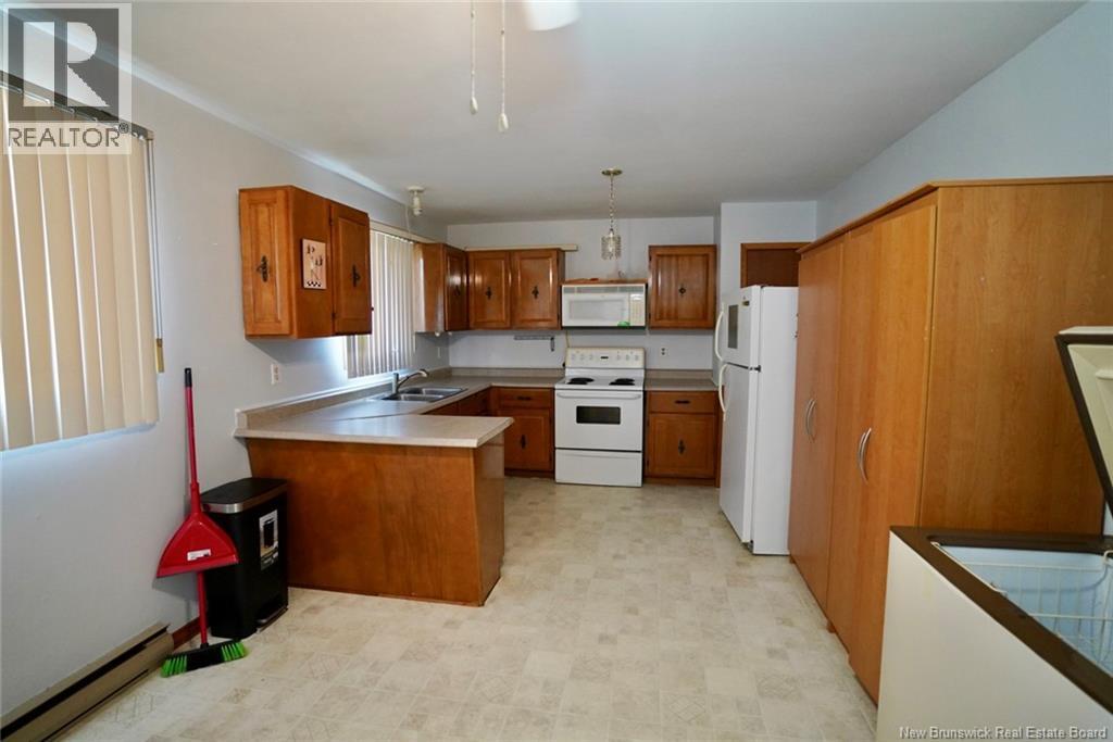 988 Rue Principale, Beresford, New Brunswick  E8K 1H6 - Photo 11 - NB125033