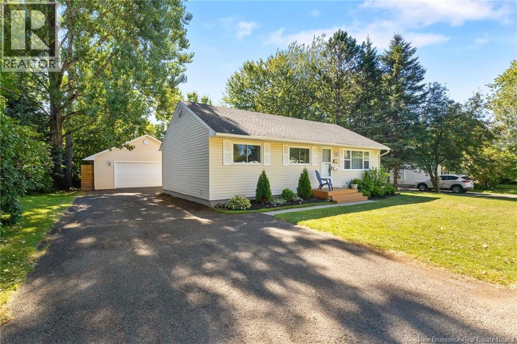 222 Fulton Avenue, Fredericton, New Brunswick  E3A 2B8 - Photo 2 - NB125271