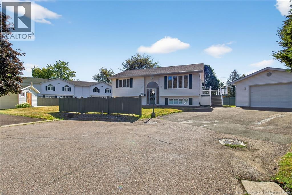 10 Willett, Moncton, New Brunswick  E1C 8A3 - Photo 2 - NB125231