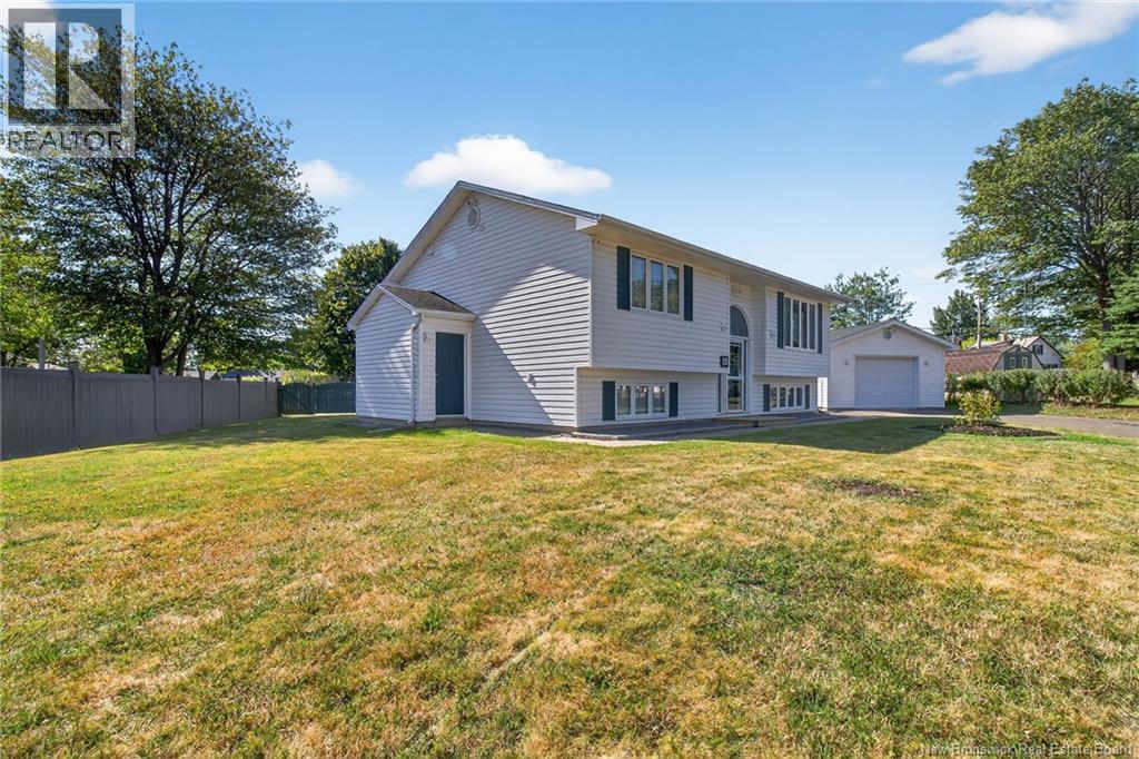 10 Willett, Moncton, New Brunswick  E1C 8A3 - Photo 3 - NB125231