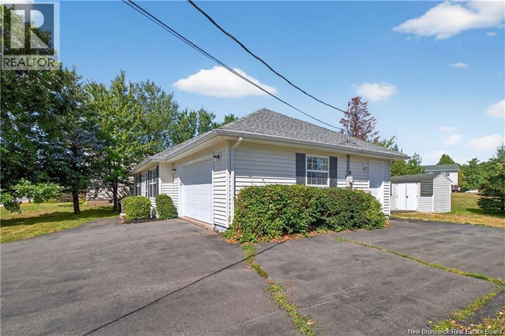1421 Salisbury Road, Moncton, New Brunswick  E1E 4P8 - Photo 3 - NB125279