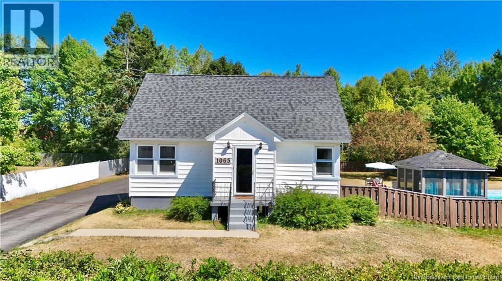 1065 Bayview, Bathurst, New Brunswick  E2A 5W5 - Photo 1 - NB125426
