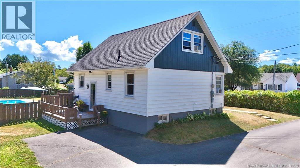 1065 Bayview, Bathurst, New Brunswick  E2A 5W5 - Photo 5 - NB125426