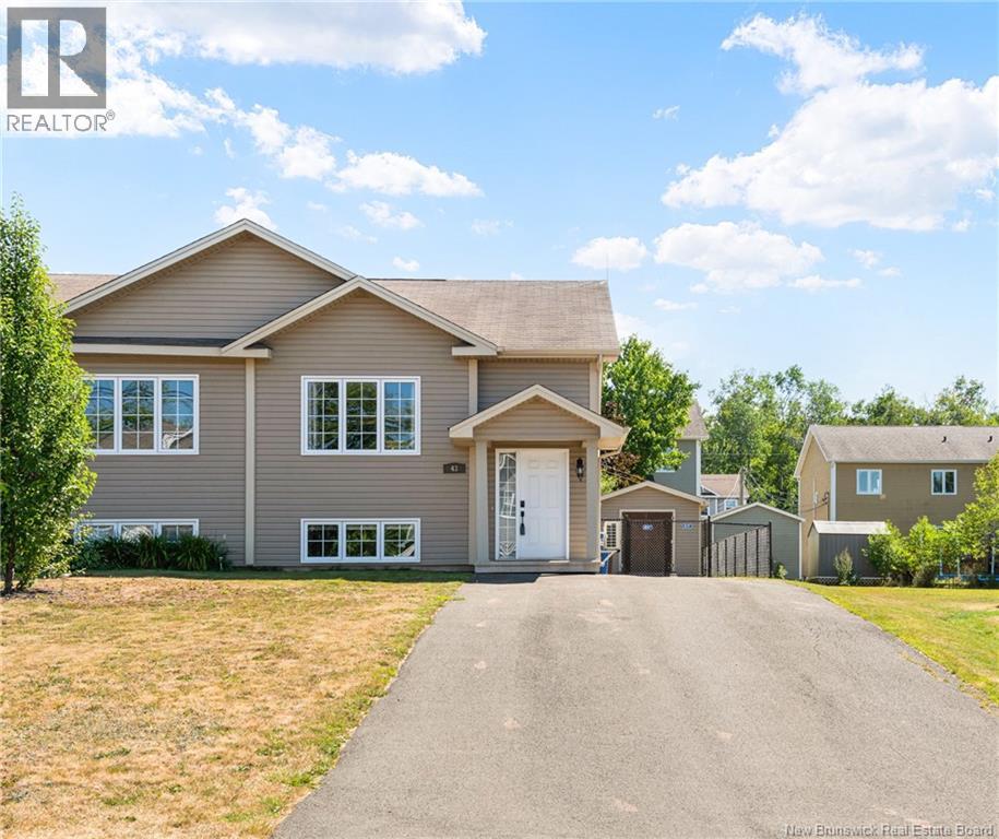 43 Des Frenes Court, Dieppe, New Brunswick  E1A 9B4 - Photo 2 - NB125473