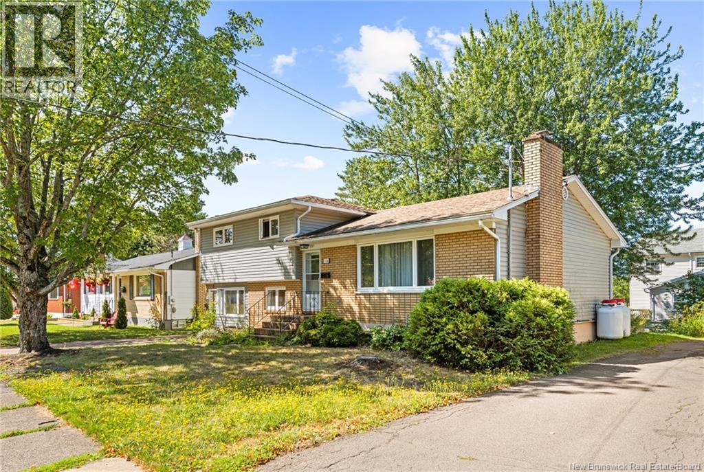 116-118 Brentwood, Moncton, New Brunswick  E1E 1N1 - Photo 2 - NB123078
