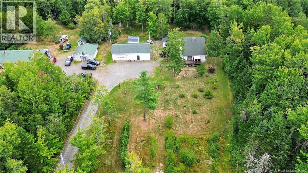 2135 Elmwood, Moncton, New Brunswick  E1H 2H9 - Photo 3 - NB125521