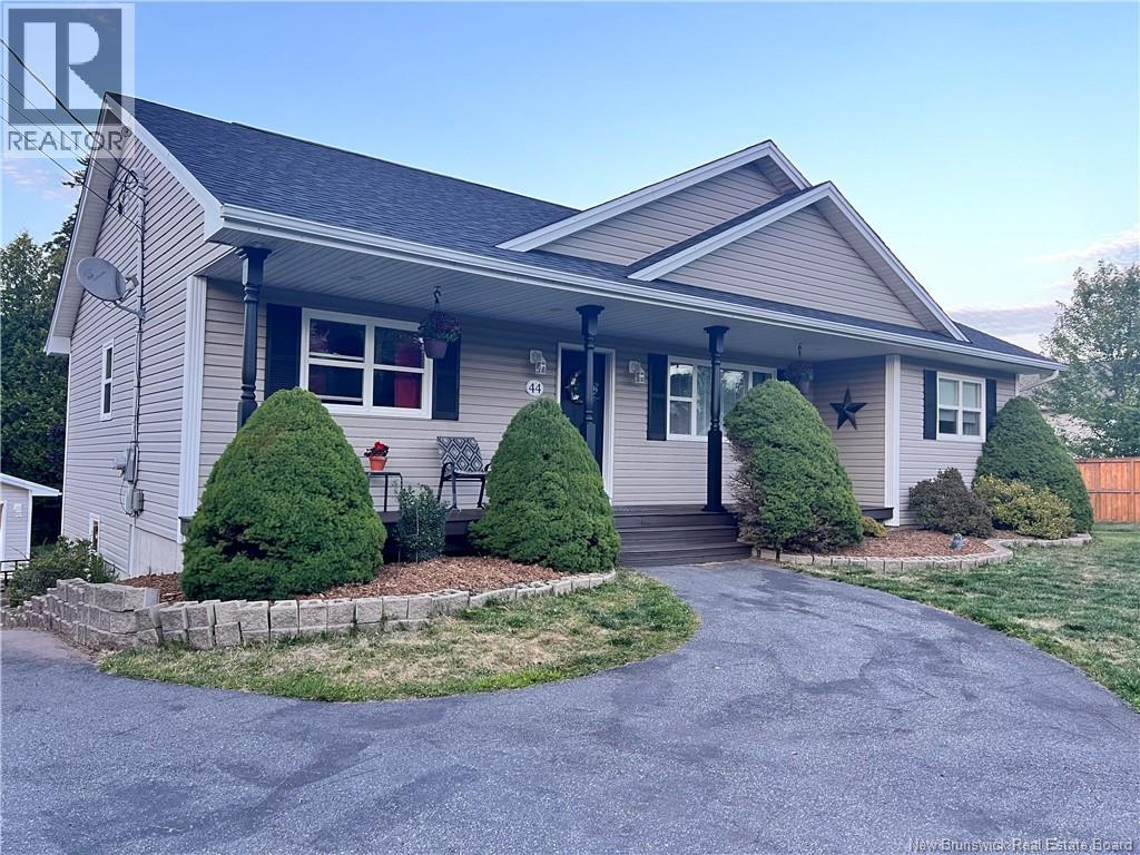 44 Laura Drive, Quispamsis, New Brunswick  E2E 6B4 - Photo 1 - NB125411
