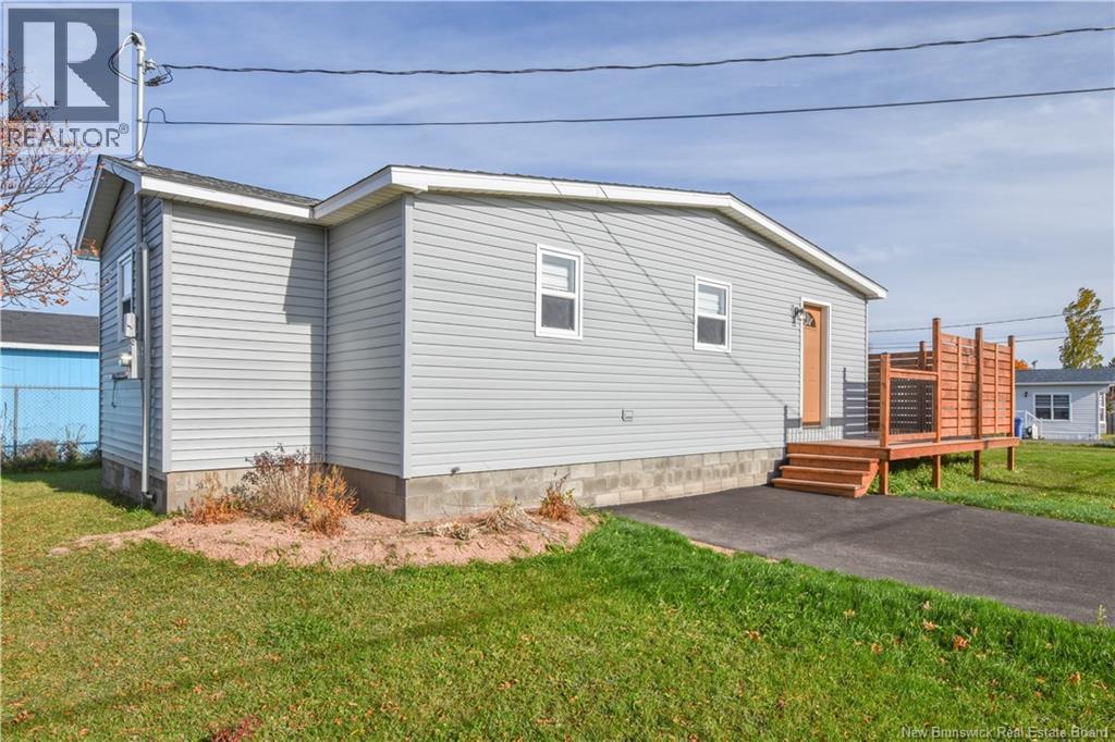 215 2e Rue Street, Shippagan, New Brunswick  E8S 1T4 - Photo 2 - NB125561