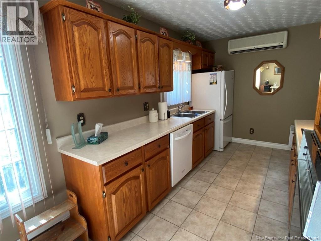 60 Chouinard Avenue, Edmundston, New Brunswick  E3V 3L8 - Photo 2 - NB125559