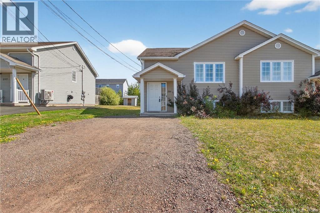 201 Penrose, Moncton, New Brunswick  E1E 4W7 - Photo 3 - NB125422